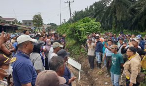 Kelompok Tani Masyarakat Ingin Makmur (KTMIM) Nyaris Bentrok dengan pihak kebun PT. Buana Estate. Foto: Sangkot Sihotang. 