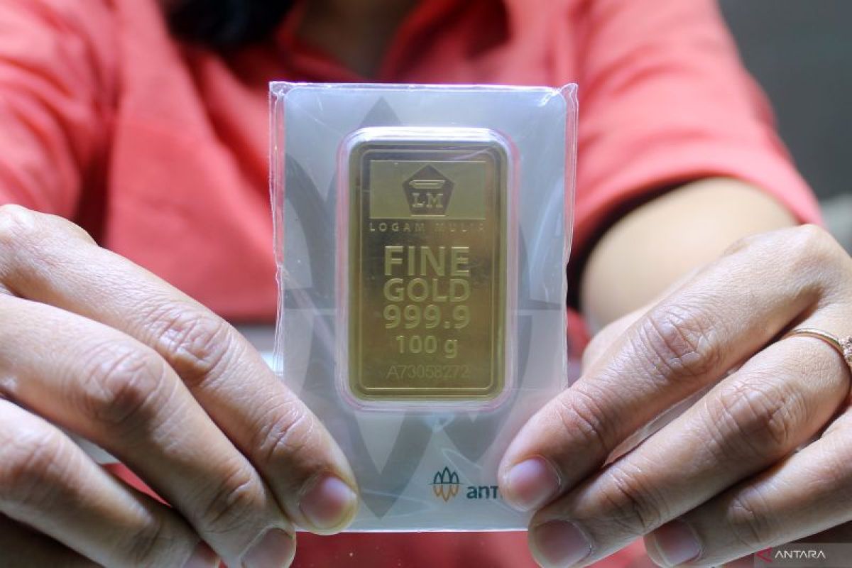 Harga Emas Batangan Antam Naik Rp7.000 per Gram