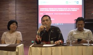 Kadis Kominfo Medan RAchman Pane saat memberikan arahan. BP/erwan