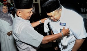 Bupati Tapsel Dolly Pasaribu saat disambut kedatangannya di acara pembukaan MTQ tingkat Kecamatan Angkola Selatan, Jum'at (1/3-24). Foto : BP/Ist