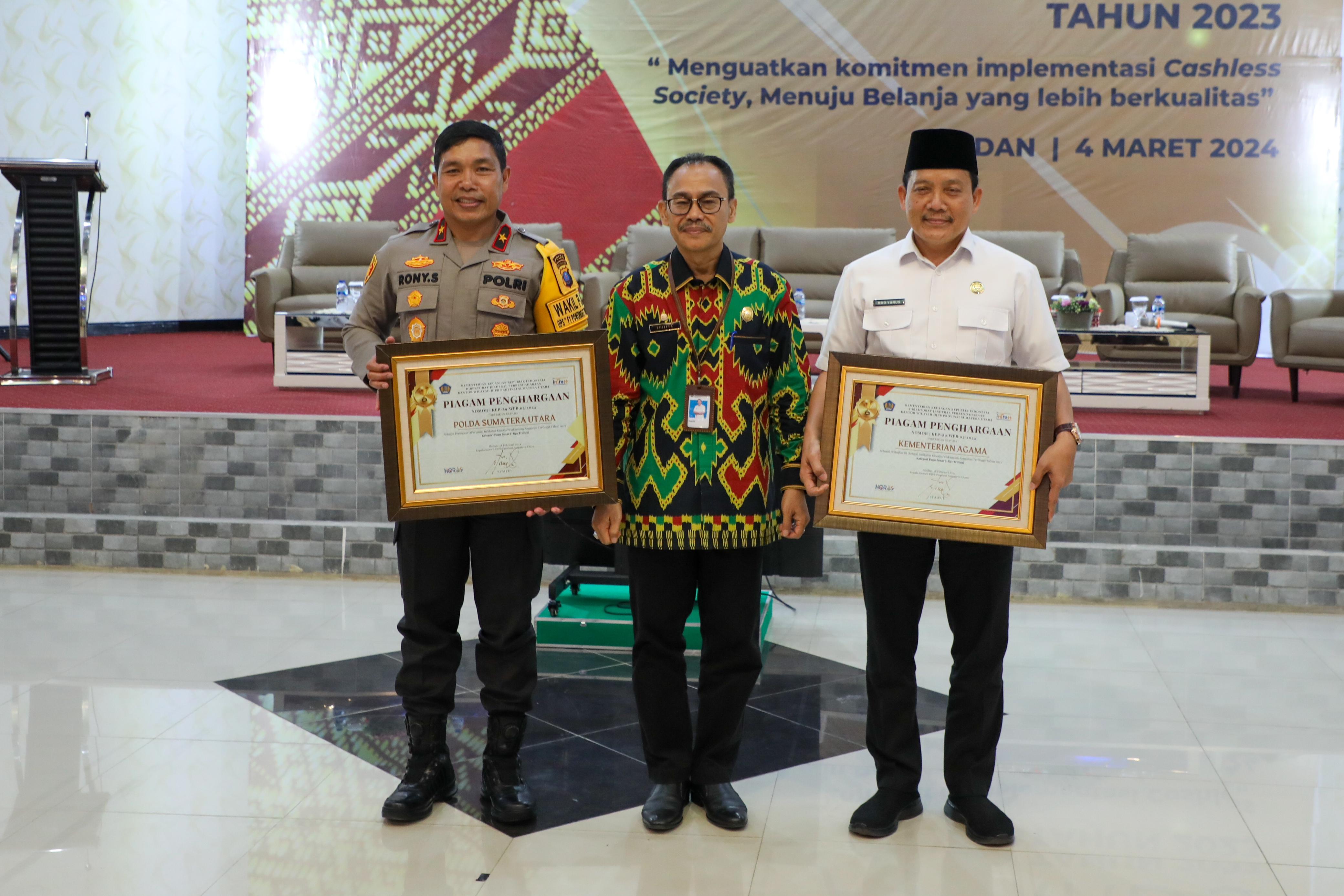 Wakapolda Sumut Brigjen Pol Rony menerima penghargaan IKPA dari Kementerian Keuangan.(Istimewa)