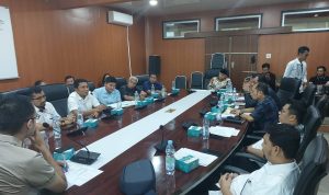 Rapat Komisi III DPRD Medan membahas meroketnya harga beras di Gedung DPRD Medan. BP/erwan