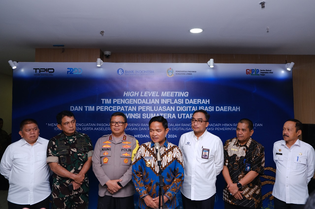 Pj Gubernur Sumut Hasanuddin memberikan penjelasan kepada sejumlah awak media.(Istimewa).