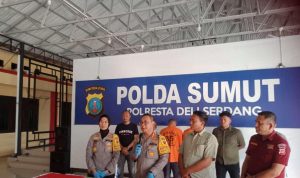 Kapolresta Deli Serdang didampingi Wakapolresta dan beberapa anggotanya ketika memberikan keterangan pers.(Istimewa).