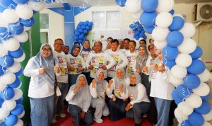 j Wali Kota Padangsidimpuan Letnan Dalimunthe foto bersama dengan pejabat dan staf RSUD Padangsidimpuan usai kegiatan Peringatan Hari Ginjal Dunia di RSUD setempat, Sabtu (9/3-24). Foto : BP/Ist