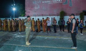 Wali Kota Medan Bobby Nasution saat pimpin Apel Pencegahan Asmara subuh. BP/erwan