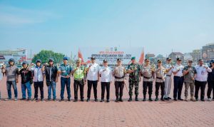 Wali Kota Medan Bobby Nasution foto bersama usai apel bersama di Mapoldasu. BP/erwan