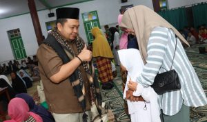 Bupati Tapsel Dolly Pasaribu saat Safari Ramadhan di Masjid Sri Alam Dunia. Sipirok, Kamis (14/3-24). Foto : BP/Ist
