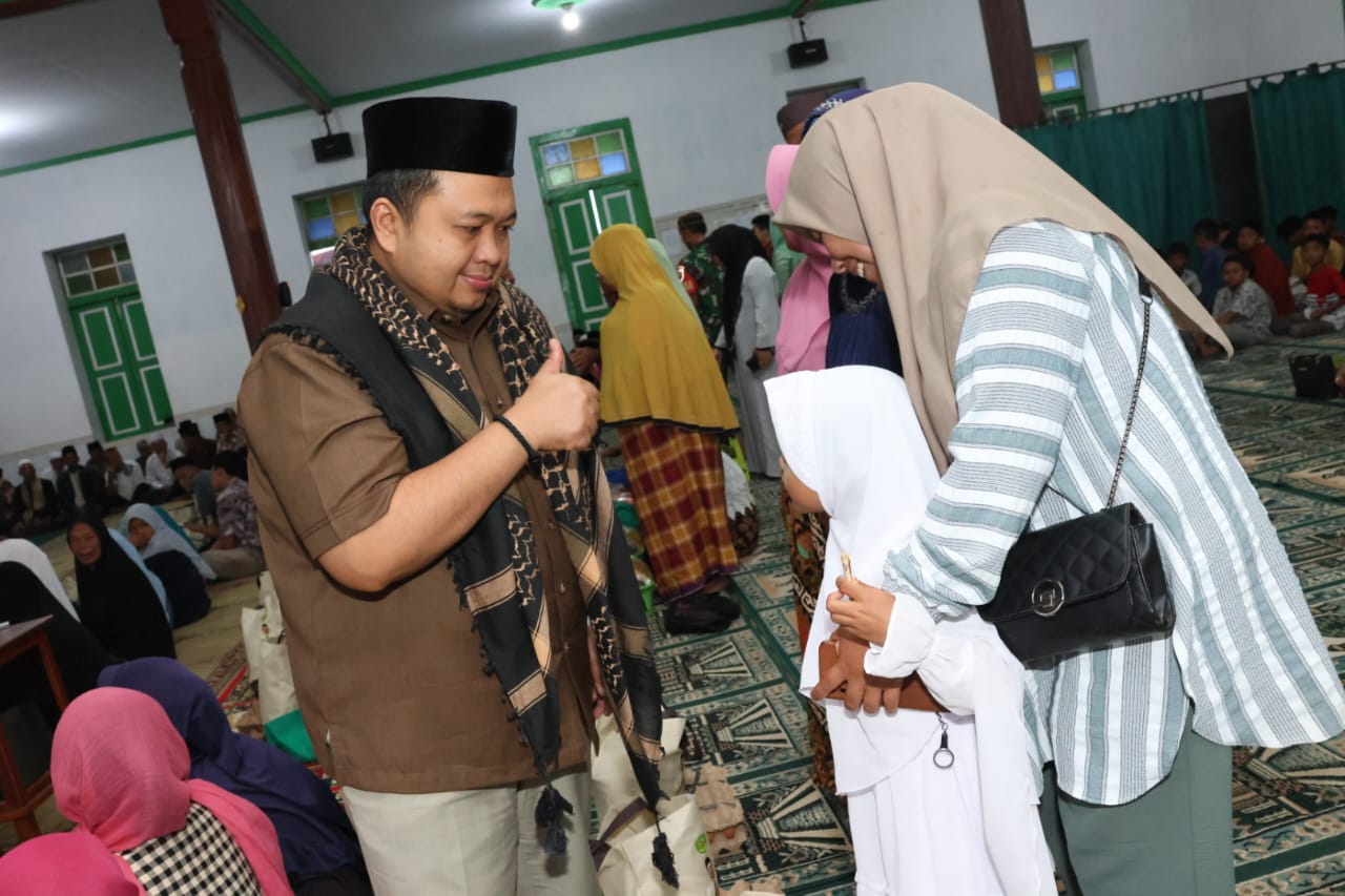 Bupati Tapsel Dolly Pasaribu saat Safari Ramadhan di Masjid Sri Alam Dunia. Sipirok, Kamis (14/3-24). Foto : BP/Ist