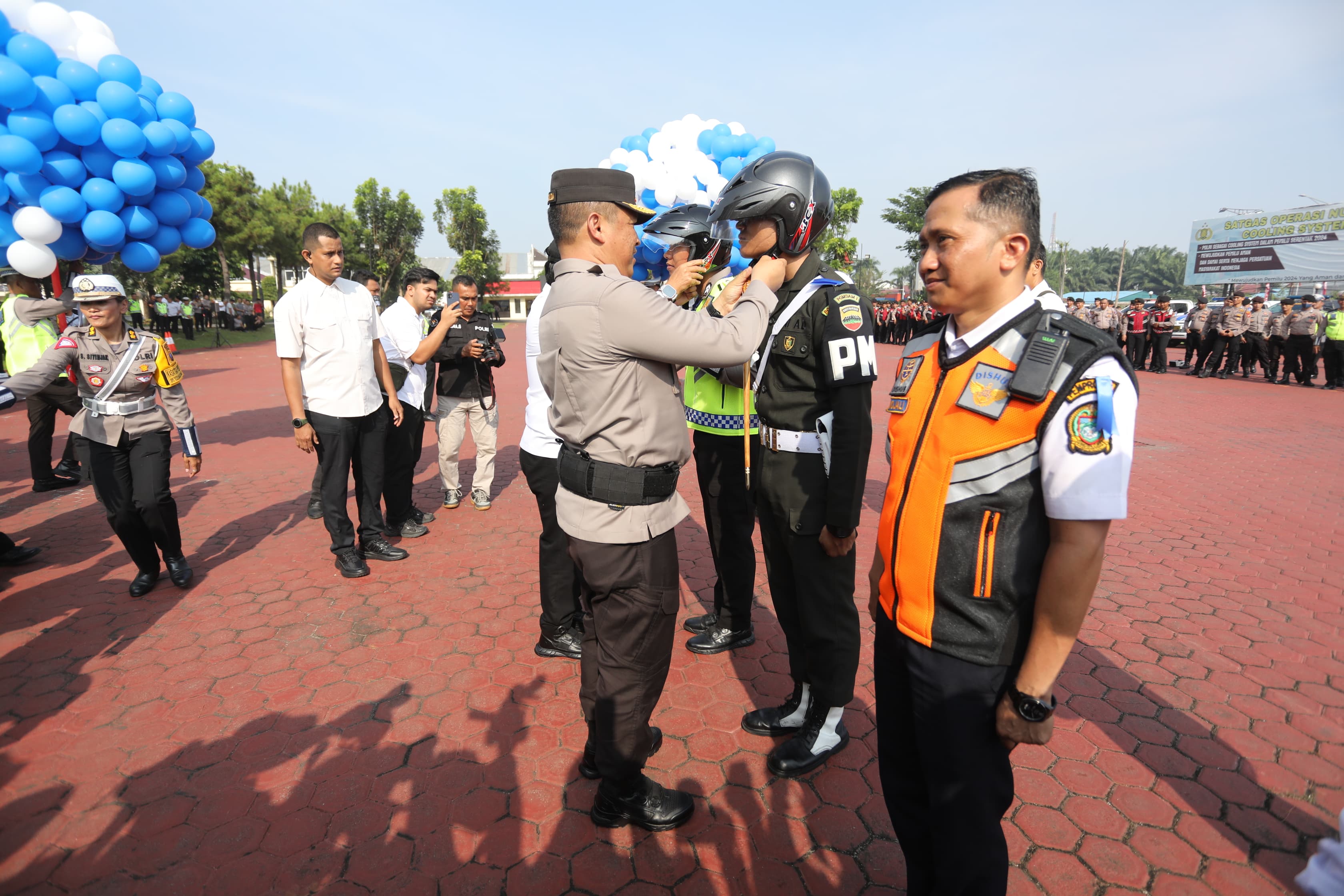 Kapolda Sumut memimpikan apel gelar pasukan.(Istimewa)