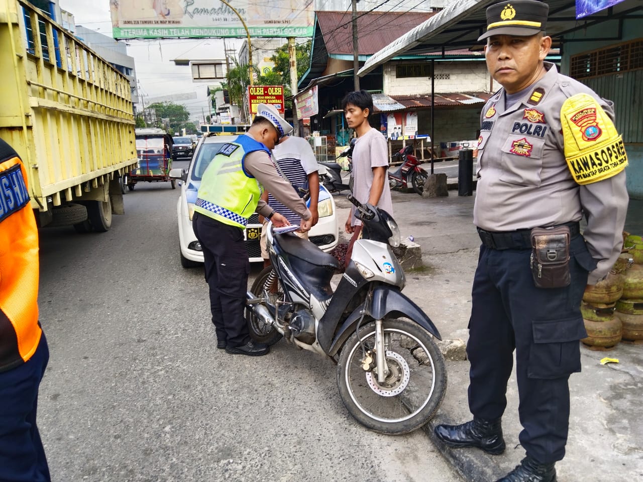Personil Satlantas Polres Sibolga melakukan operasi keselamatan pengendara.(Istimewa)