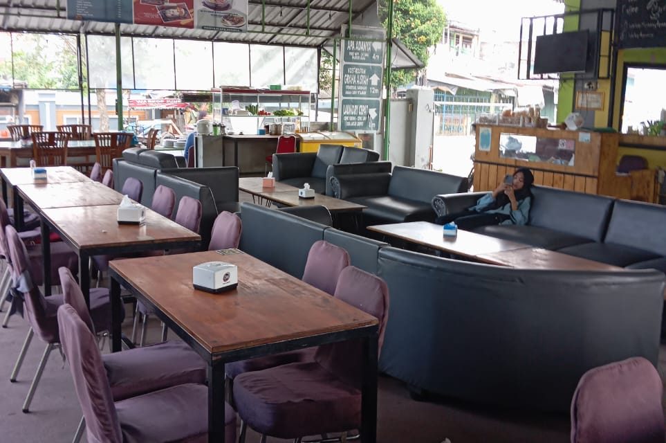 Lokasi warkop Menteng Apa Adanya yang nyaman dan sejuk dengan tampilan menu andalan sesuai selera pengunjung. BP/erwan