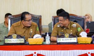Walikota Medan Bobby Nasution dan Wakil Walikota Aulia Rachman saat paripurna di DPRD Medan. BP/erwan