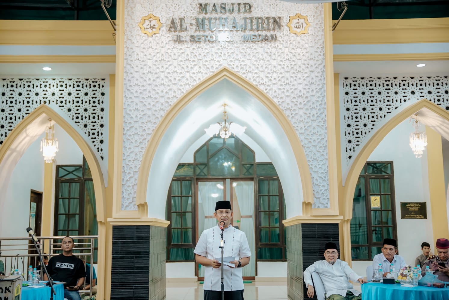 Sekda Medan Wiriya Alrahman menyanpaikan arahannya saat Safari Ramadhan di masjid Al Muhajirin Jalan Seto Medan. BP/erwan