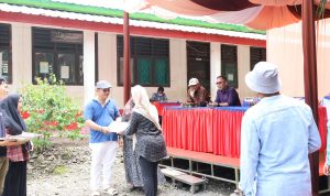 Sekdakab Tapsel Sofyan Adil mewakili Bupati Tapsel saat Gladi Bersih Evaluasi Penilaian Lomba Desa Provsu kategori KKBPK di Desa Aek Gunung. Kec. Batang Angkola, Sabtu (23/3-24). Foto : BP/Ist