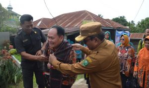 Pj Wali Kota Padangsidimpuan Letnan Dalimunthe saat menyambut kedatangan Tim Evaluasi Desa/Kelurahan TP PKK Sumut di Desa Singali Kecamatan Hutaimbaru, Selasa (26/3-24). Foto : BP/Ist