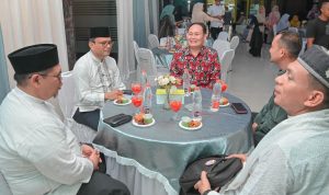 Pj Wali Kota Padangsidimpuan saat Bukber bersama TP PKK Provsu di pendopo Kantor Wali Kota, Senin (25/3-24). Foto : BP/Ist