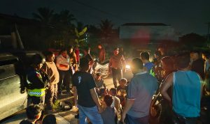 Petugas kepolisian saat mengamankan aksi tawuran.(Istimewa)
