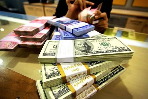Nilai Tukar Rupiah Melemah Sedikit Terhadap Dolar AS di Awal Pekan