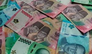 Nilai Tukar Rupiah Merosot Jelang Akhir Pekan Berdasarkan Proyeksi Bank Sentral AS