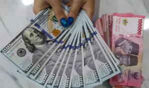 Rupiah Melemah Terhadap Dolar AS Usai Penurunan Ekspektasi Pemangkasan Suku Bunga AS