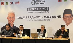 Wakil Deputi Hukum TPN, Henry Yosodiningrat dalam konferensi pers di Media Center TPN Ganjar-Mahfud, di Jalan Cemara, Menteng, Jakarta Pusat, Jumat (29/12/2023). (KOMPAS.com / IRFAN KAMIL)