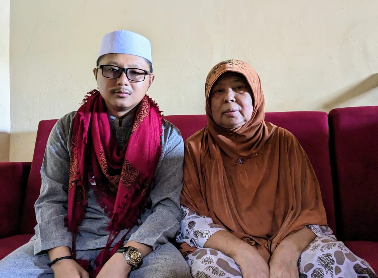 Pengalaman Unik Pengobatan ala Mak Erot Menggugah Minat Publik