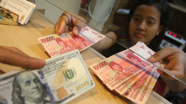 Ekonom Senior Peringatkan Potensi Pelemahan Rupiah Akibat Kekhawatiran Konflik Iran-Israel