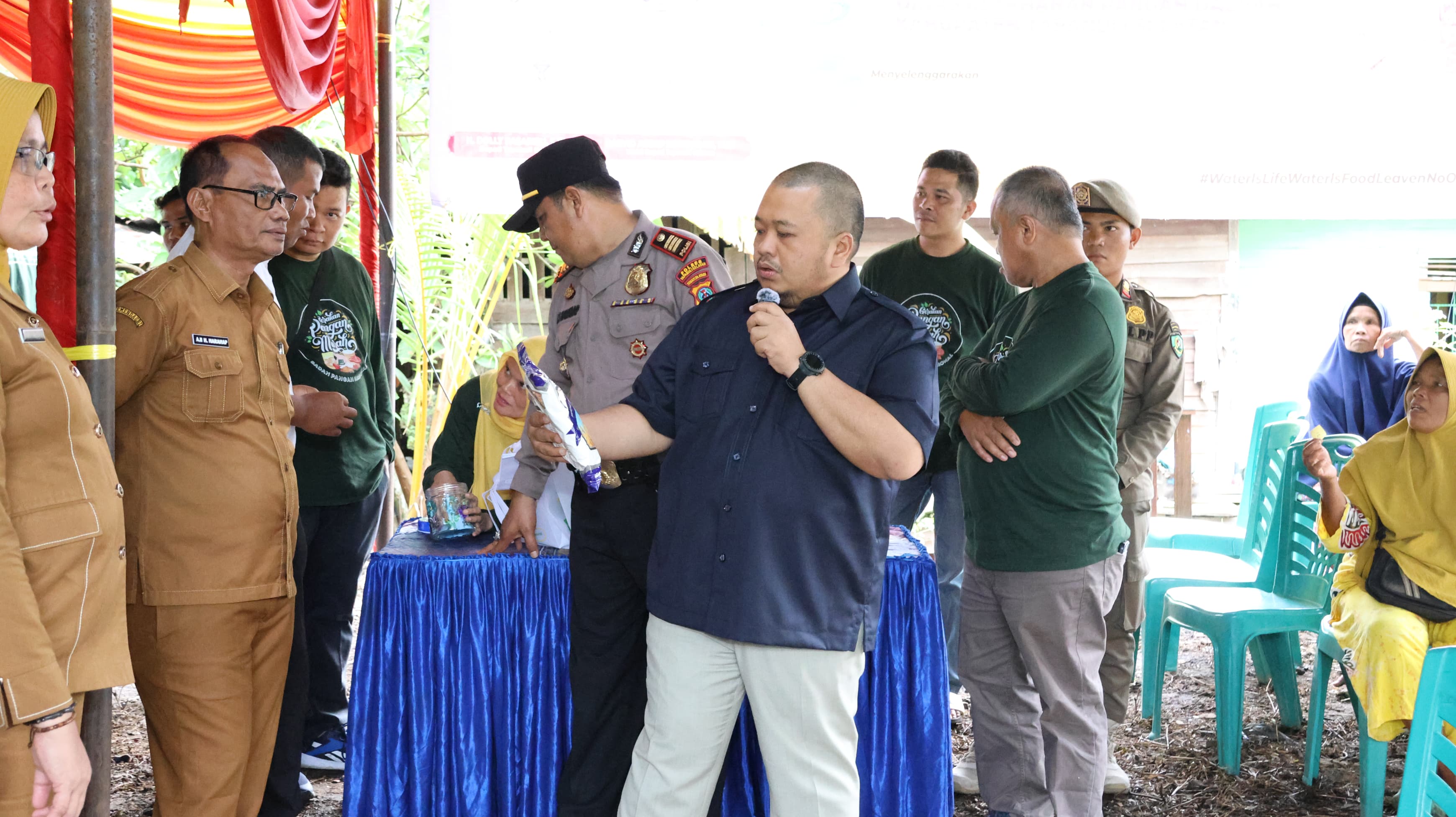 Bupati Tapsel Dolly Pasaribu saat menggelar GPM Pemkab Tapsel di Tantom Angkola, Senin (1/4-24). Foto : BP/Ist
