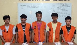 Kelima pelaku ketika diamankan petugas kepolisian.(Istimewa)