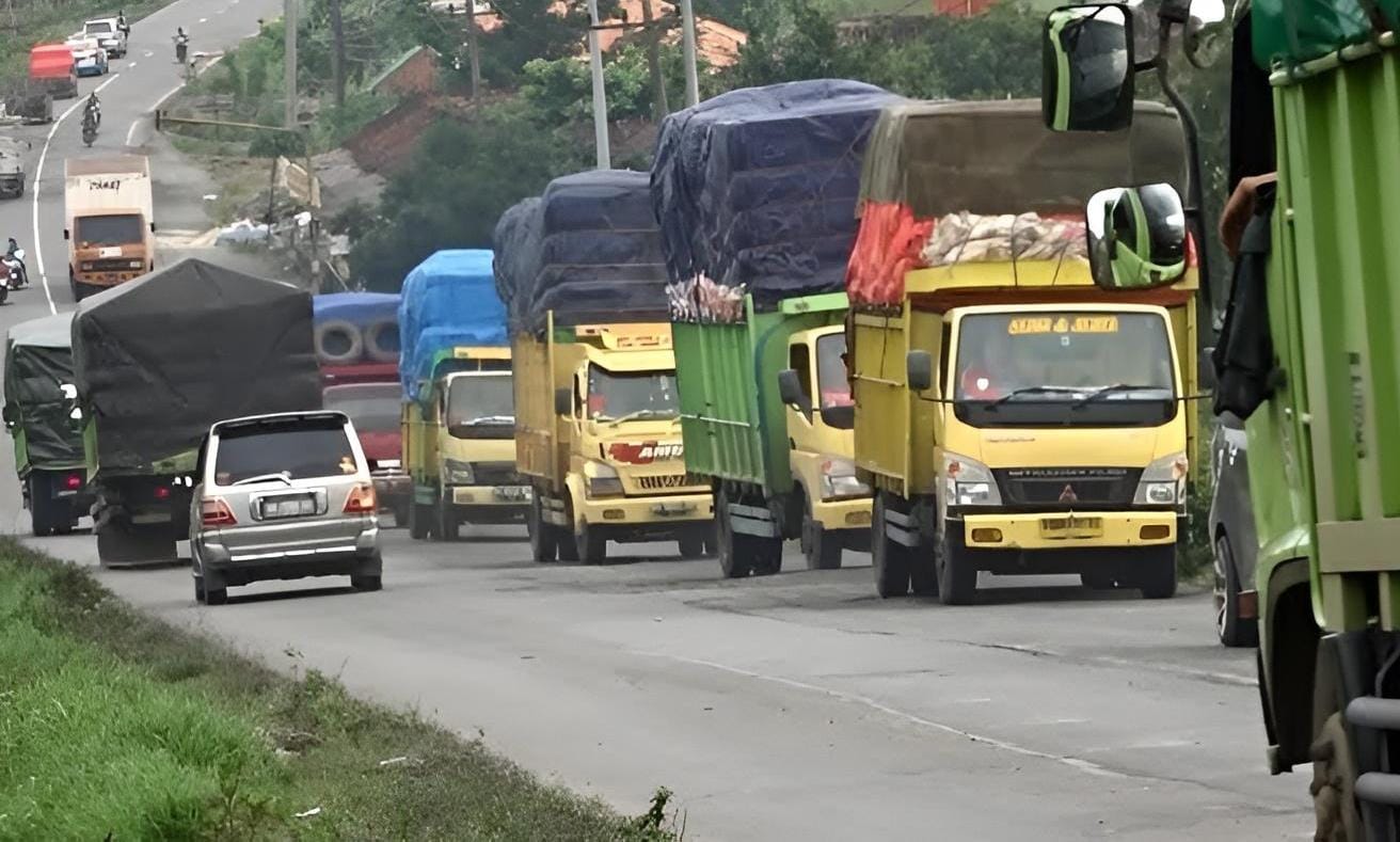 Truk dilarang melintas selama lebaran.(Istimewa)