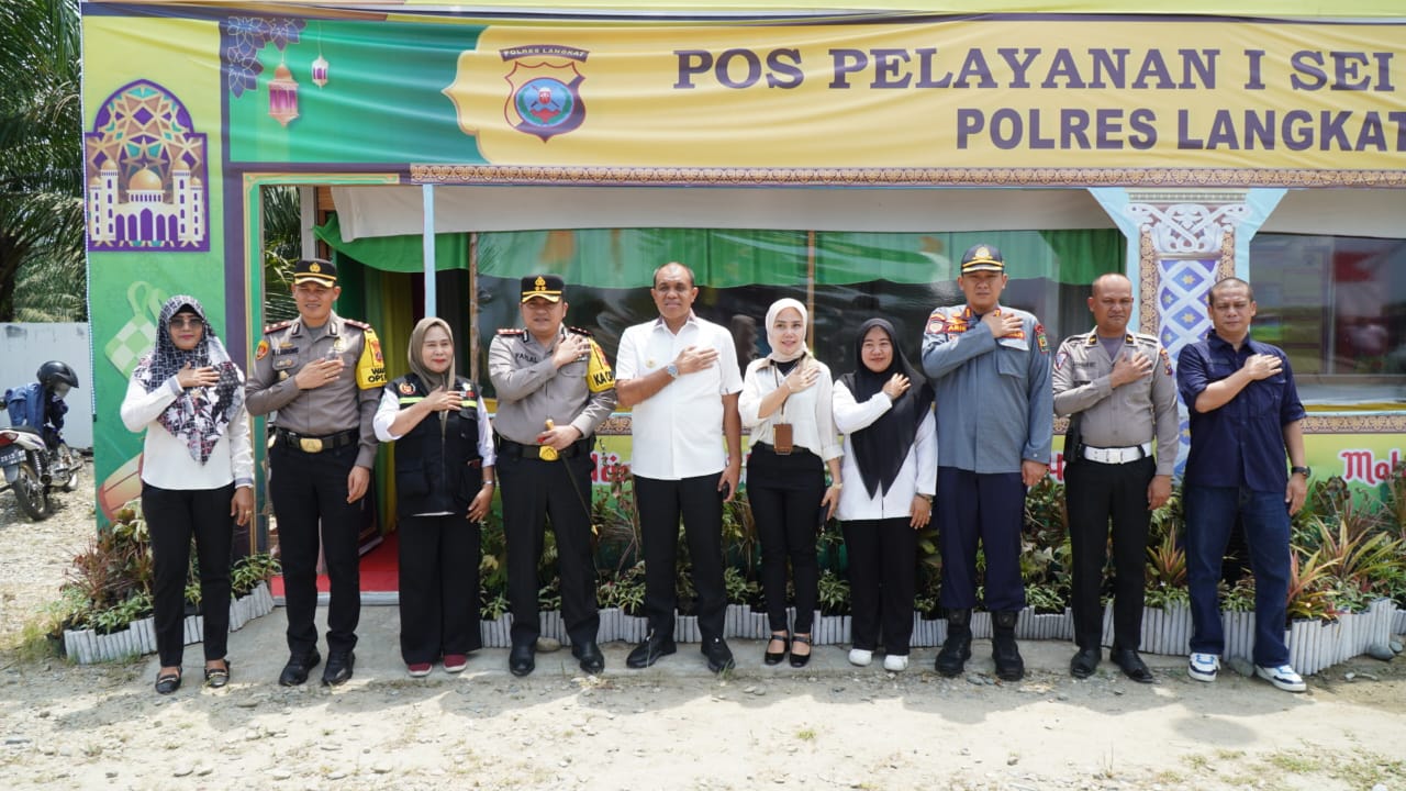 Pj. Bupati Bersama Kapolres Langkat Tinjau Pos Pelayanan dan Pantau Arus Balik Balik Mudik Idul Fitri 1445 H Berjalan Lancar. Foto: Ist.  