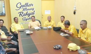 Ketua Tim Penjaringan dan Pendaftaran Balon Wali Kota dan Wakil Wali Kota Padangsidimpuan periode 2024-2029 DPD Partai Golkar Kota Padangsidimpuan saat Konferensi Pers, Selasa (16/4-24). Foto : BP/Ist