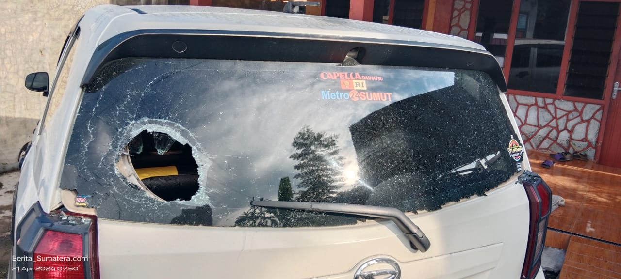 Mobil wartawan yang dirusak.(Istimewa)