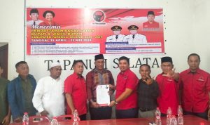 Rasyid Assaf Dongoran MSi saat daftar ke PDIP Tapsel sebagai Balon Bupati pada Pilkada 2024. Foto : BP/Ist