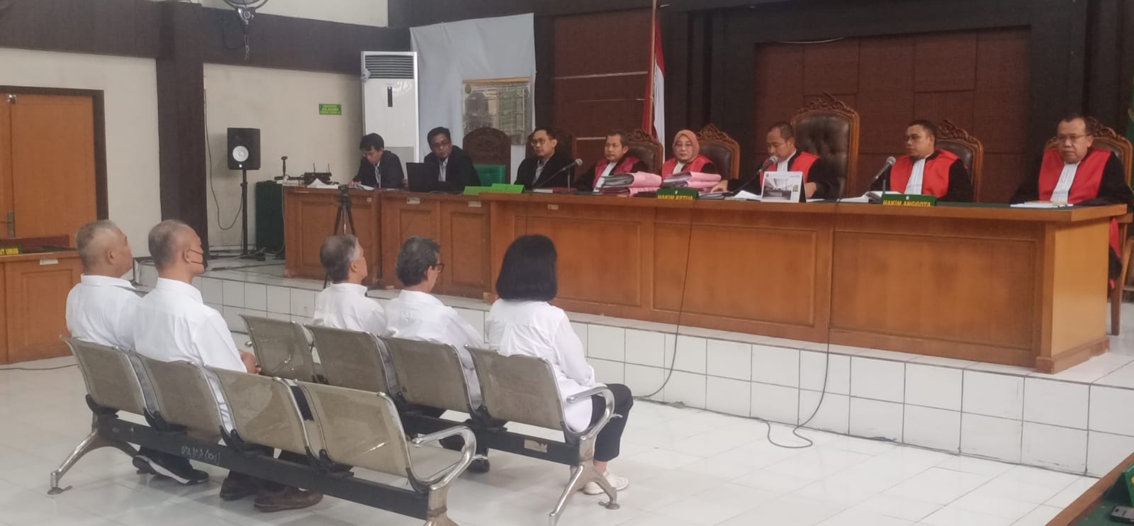 Lima Terdakwa Korupsi Akuisisi Saham PT Satria Bahana Sarana Divonis Bebas