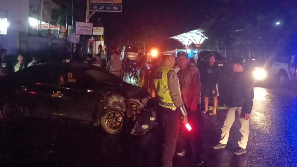Mobil Milik ASN Terbakar di Depan Bandara Silampari Lubuk Linggau