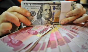 Rupiah Melemah Terhadap Dolar AS, Dipengaruhi Sentimen Harga Komoditas