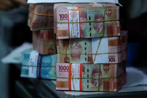 Pasar Bersorak Gembira dengan Hasil Pemilu 2024, Rupiah Tergelincir Jelang RDG BI