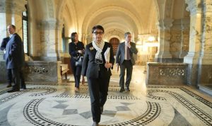 Menteri Luar Negeri Retno LP Marsudi menghadiri sidang Mahkamah Internasional (ICJ) di Den Haag, Belanda, Jumat (23/2/2024) waktu setempat. Makna keffiyeh yang dipakai Menlu Retno Marsudi.(Dok. Kementerian Luar Negeri RI)