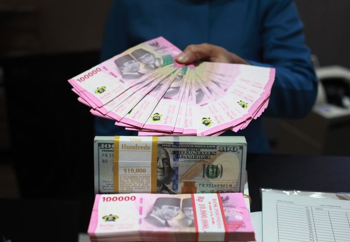 Rupiah Melemah Terhadap Dolar AS Menjelang Keputusan The Fed