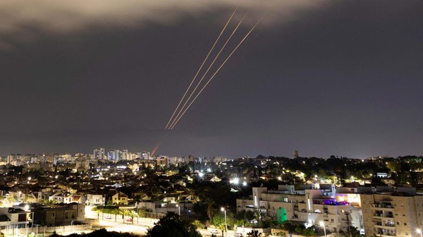 Serangan Udara Iran ke Israel Membuat Timur Tengah Memanas