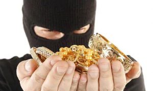 Tiga Pria Tertangkap Saat Hendak Kabur ke Medan Setelah Mencuri Emas ASN