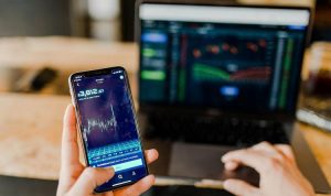 Tips Investasi Saham saat Rupiah Ambruk hingga Konflik Iran-Israel Meruncing