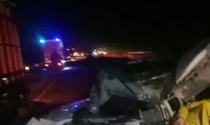 Truk dan Minibus Bertabrakan, Tujuh Orang Luka-luka
