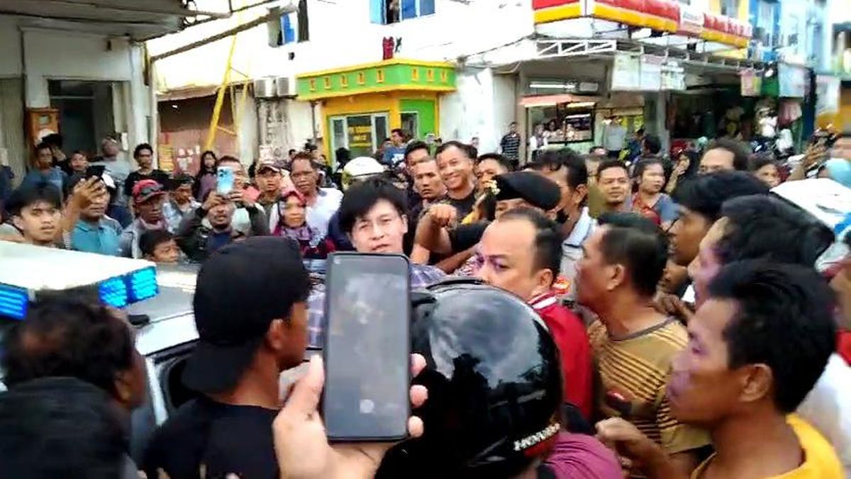 Warga Negara Asing Asal Singapura Nyaris Diamuk Massa di Batam