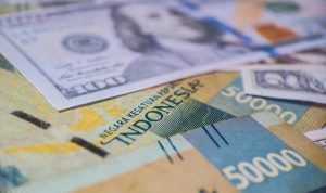 Nilai Tukar Rupiah Terhadap Dolar AS Merosot di Transaksi Antarbank Jakarta