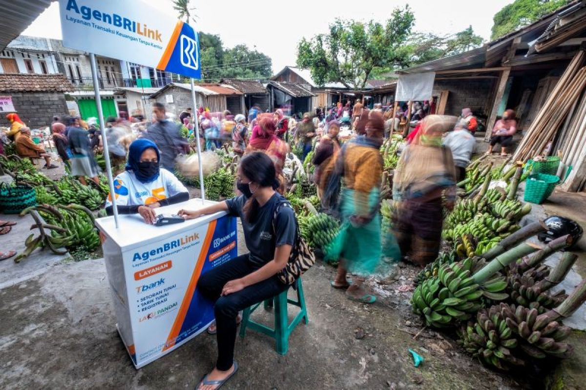 BRILink: Dari Agen Bank Hingga Marketplace, BRI Dorong Inovasi di Desa