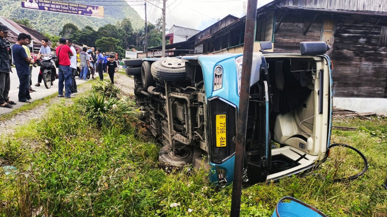 Bus Pariwisata Tabrak Pejalan Kaki di Toba, Dua Tewas