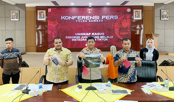 Ditangkap Endorse Judi Online, Selebgram dan Tiktoker Kota Padang Diamankan